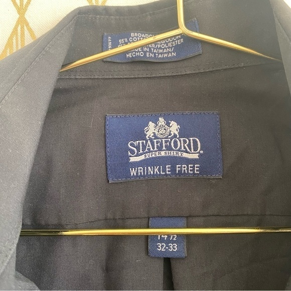 Black button down long sleeve​ - Picture 4 of 6